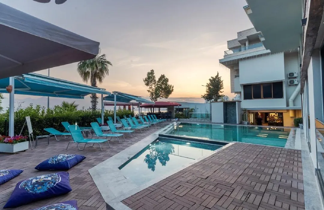 Tema 242 Hotel-1